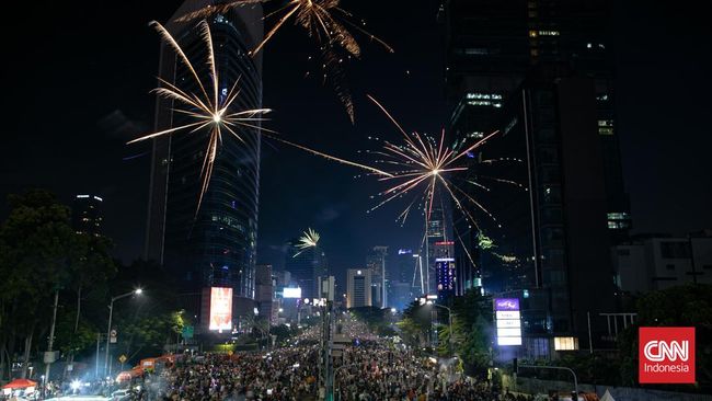 Berikut rekomendasi tempat di Jakarta yang bisa dikunjungi saat malam tahun baru. Tempat-tempat ini bakal menghadirkan berbagai hiburan hingga kembang api.