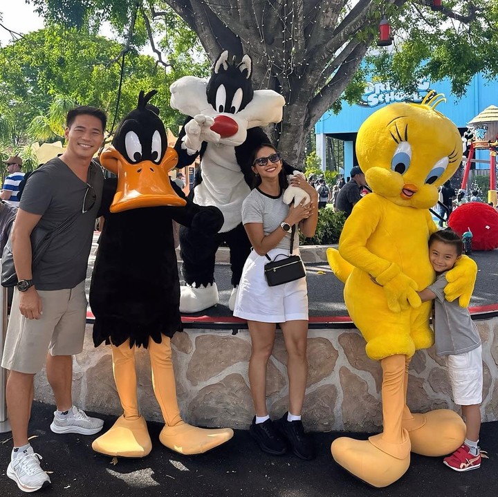 <p>"<em>Fun and nostalgia @movieworldaus,</em>" tulis Rini dalam kolom keterangan untuk melengkapi unggahannya ini. (Foto: Instagram: @riniyulianti)</p>