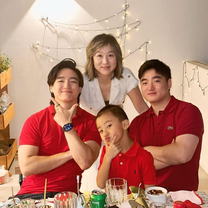 <p>Artis cantik Rini Yulianti tengah menikmati liburan akhir tahun bersama suami Korea, Michael Andrew Ha dan sang putra, Xavier, ke Australia. Tidak hanya itu, mereka bahkan menghabiskan hari Natal bersama keluarga besar Michael. (Foto: Instagram: @riniyulianti)</p>