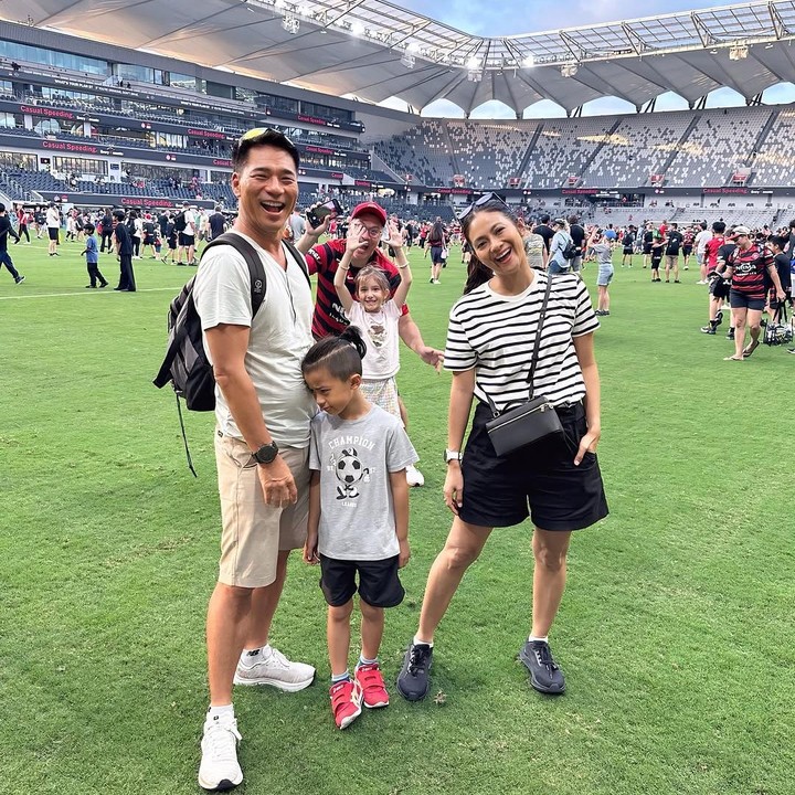 <p>"<em>MasyaAllah happy holiday</em> Tante Rini, Xavier, dan Oom Mike," kata seorang netizen dengan emotikon hati. "Selamat liburan Appo Xavier," papar netizen lainnya. (Foto: Instagram: @riniyulianti)</p>