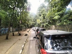 Getok Parkir Rp 150 Ribu di Bandung Zoo Berujung Trotoar Bersih Mobil