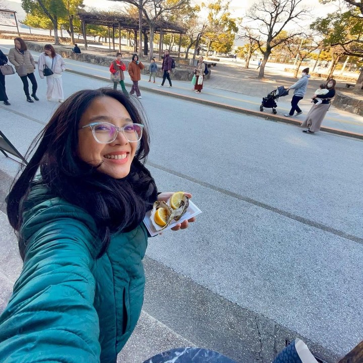 <p>Jelang pergantian tahun, Dea Ananda memutuskan untuk melakukan solo trip ke Jepang. Dea pergi ke Jepang tanpa suami dan anaknya yang baru berusia dua tahun, Bunda. (Foto: Instagram @dea_ananda)</p>