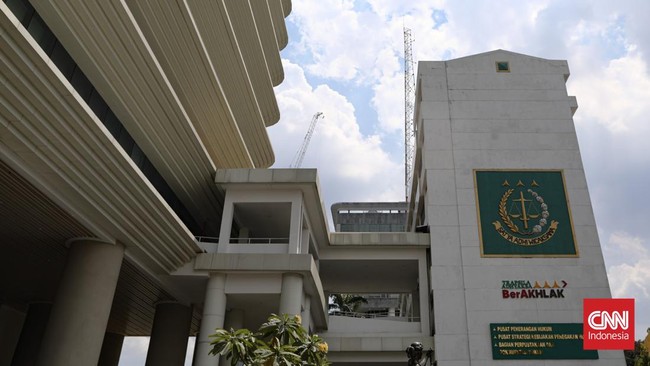 Kejaksaan Agung menyerahkan penyidikan kasus dugaan pemalsuan dokumen SHGB dan SHM di wilayah pagar laut Tangerang ke Bareskrim Polri.