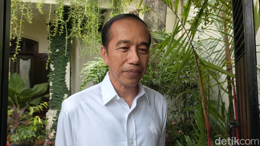 Jokowi saat ditemui di kediamannya Sumber, Kamis (2/2/2025) Jokowi saat ditemui di kediamannya Sumber, Solo, Kamis (2/2/2025)