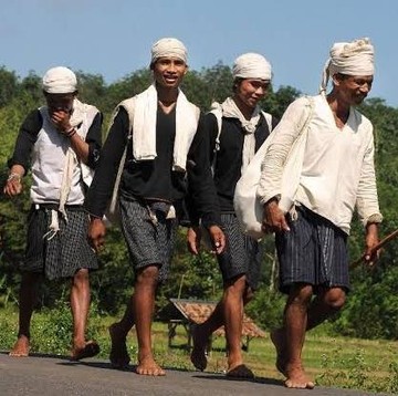 Suku Baduy Punya Tradisi Berjalan Tanpa Alas Kaki, Ternyata Ini Manfaatnya...