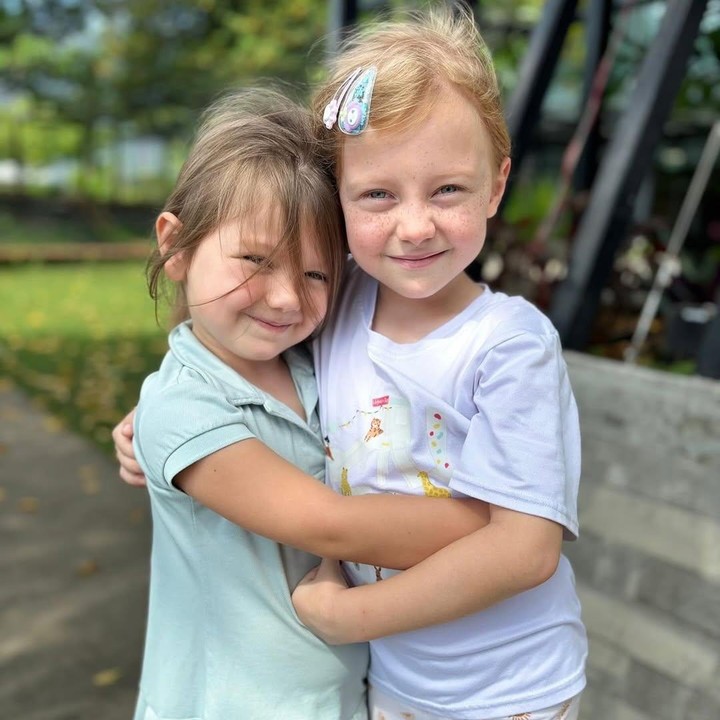 <p>Dilihat dari laman Instagram-nya, Marissa kerap membagikan momen kebersamaannya dengan Allie dan Ollie. Misalnya saja seperti berlibur, menghadiri acara sekolah, hingga sekedar berpelukan di akhir pekan. (Foto: Instagram: @marissaln)</p>