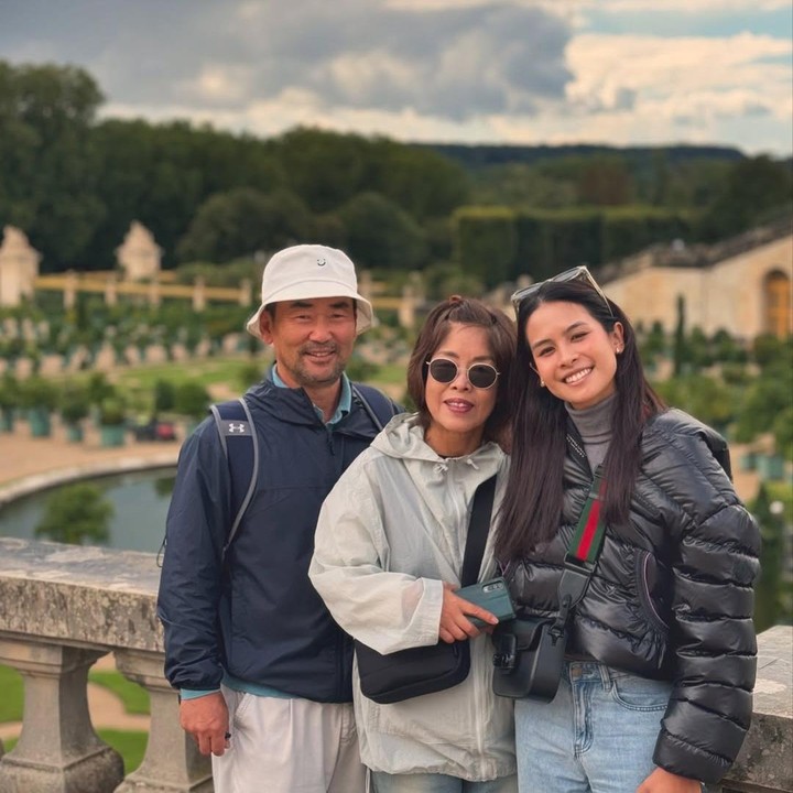 <p>Maudy sendiri sudah sangat dekat dengan kedua orang tua Jesse nih, Bunda. Beberapa waktu lalu, ia dan keluarga Jesse bahkan berlibur dan menghabiskan waktu bersama di Eropa. (Foto: Instagram: @jessechoi_)</p>