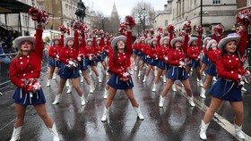 FOTO: Tetap Semangat di Parade Tahun Baru London 2025