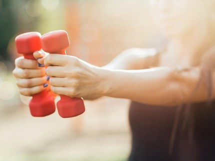 Cerita Perempuan yang Turunkan BB 20 Kg di Rumah Hanya dengan Dumbbell
