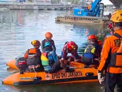 2 Orang Tewas Tercebur ke Kali Jakut gegara Dikejar Gerombolan Bersajam