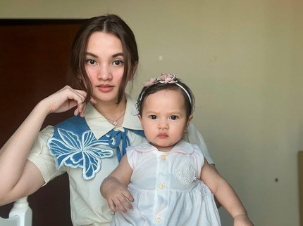 7 Potret Launa Anak Sabrina Anggraini di Usia 9 Bulan, Sudah Bisa Diajak Hangout Bun