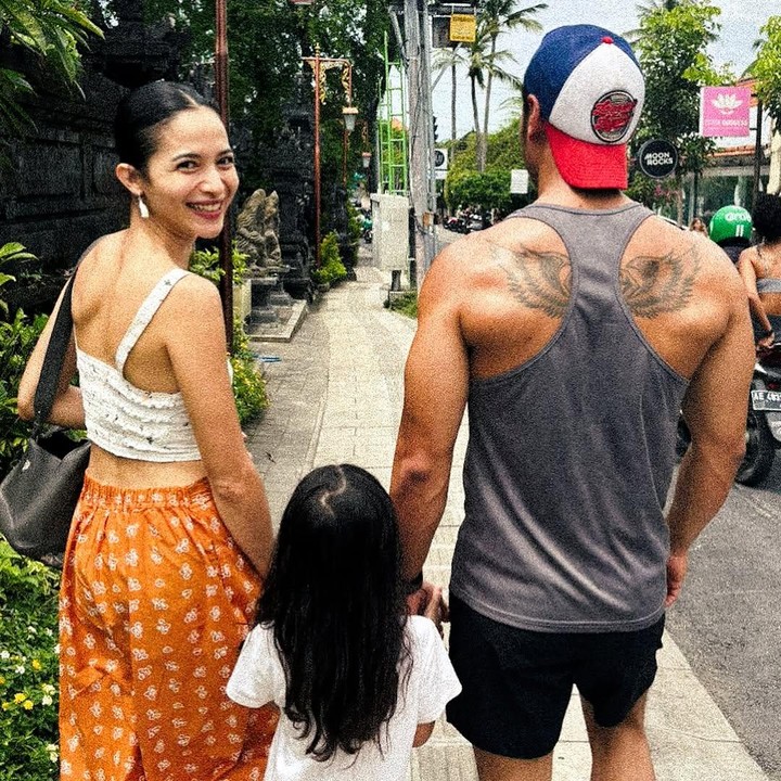 <p>Melalui laman Instagram-nya, Chicco dan Putri Marino kerap membagikan berbagai kegiatannya bersama Suri. Mulai dari berlibur hingga kumpul bersama di rumah. (Foto: Instagram: @chicco.jerikho)</p>