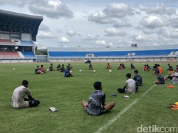 Bek Muda Persik Kediri Dede Sapari Dikabarkan Gabung PSIM Jogja