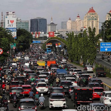 Jakarta Jadi Kota Termacet ke-7 di Dunia, Warganya Kehilangan 89 Jam karena Macet