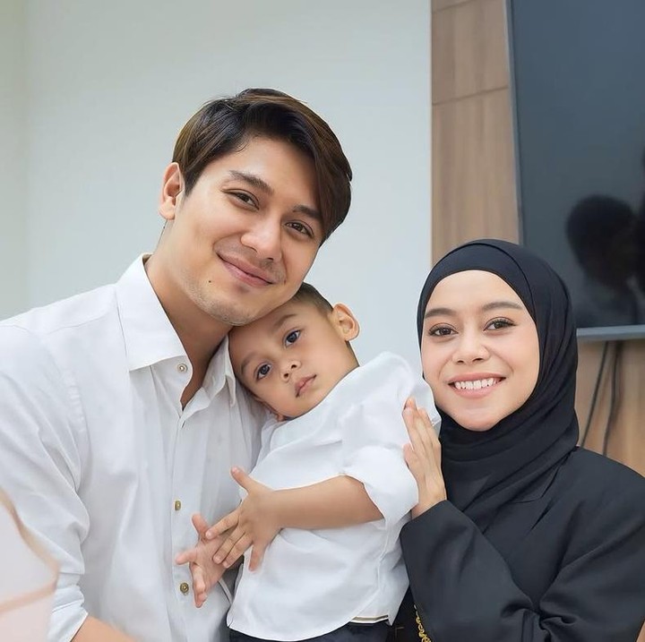 <p>Selanjutnya Lesti Kejora yang akan melahirkan gen beta. Istri Rizky Billar ini sedang hamil anak kedua berjenis kelamin perempuan. Keduanya mengumumkan jenis kelamin anak keduanya di 7 bulanan yang disiarkan di salah satu stasiun TV. (Foto: @lestikejora)</p>