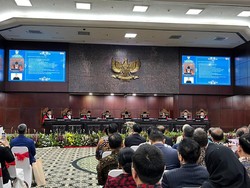 Menko Yusril hingga Menkum Supratman Andi Hadiri Sidang Pleno Khusus MK