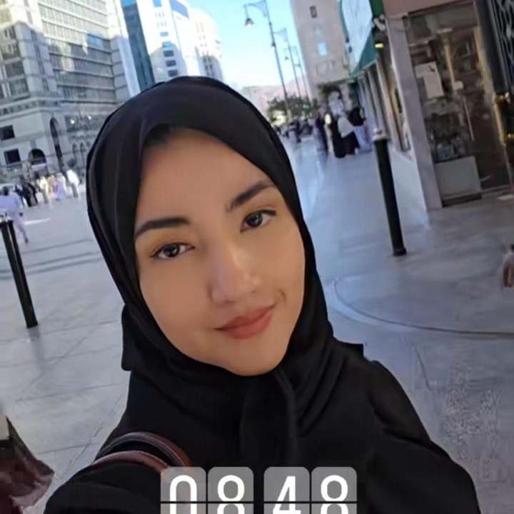 <p>Momen perjalanan ibadahnya itu dibagikan langsung melalui potret dan video yang diunggah di media sosial. Bahkan, ia membuat <em>highlight</em> atau sorotan khusus umrah 2024 di akun Instagramnya. (Foto: Instagram@tsaniamarwa54)</p>