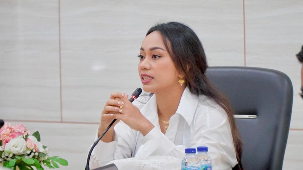 Zita Anjani Beri Beasiswa dan Bantuan Dana Pembangunan Gereja di Papua