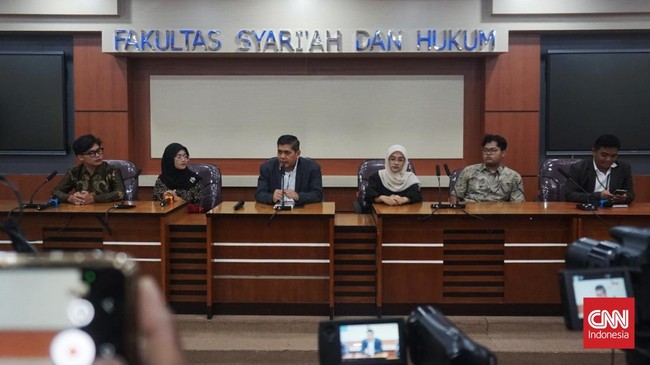 Aktivisme hukum sejumlah mahasiswa Gen-Z dari berbagai kampus berhasil menggagalkan skenario elite di pilkada 2024 hingga pilpres mendatang via MK tuai pujian.