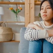 7 Tanda Sikap Perempuan Berkepribadian Melankolis