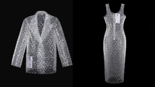 Baju bubble wrap dari label ZNWR mengguncang dunia maya. Baju keluaran label mode asal Belarus ini menjadi koleksi fesyen unik yang bikin netizen melongo.