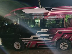 Petaka Awal 2025, Elf Muat 12 Orang Tabrak BR-V hingga Terbakar di Tuban