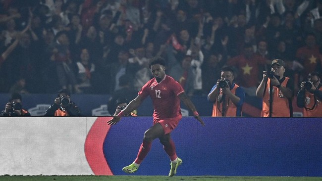 Nguyen Xuan Son yang sebelumnya lebih dikenal dengan nama Rafaelson menunjukkan kualitas sebagai penyerang haus gol dalam ajang Piala AFF 2024.