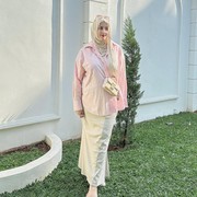 Get The Look: Inspirasi Outfit untuk Hijabers yang Simple dan Girly ala Tasyi Athasyia