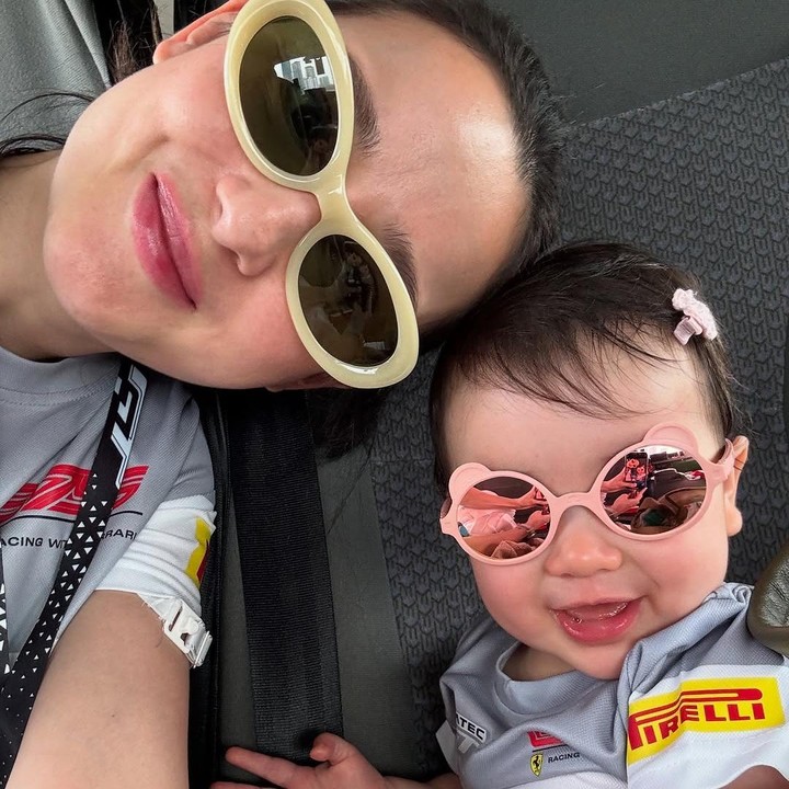 <p>Tahun 2024 sendiri menjadi salah satu tahun yang penuh kenangan bagi Julie. Belum lama ini, dirinya mengunggah berbagai potret kebersamaannya bersama sang putri di sepanjang tahun lalu. (Foto: Instagram: @julstelle)</p>