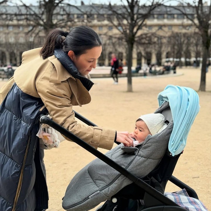 <p>Artis cantik Julie Estelle melahirkan sang putri, Brielle Léïa Tjiptobiantoro, pada 20 Juli 2023. Saat ini, Si Kecil Brielle pun sudah genap berusia satu tahun. (Foto: Instagram: @julstelle)</p>