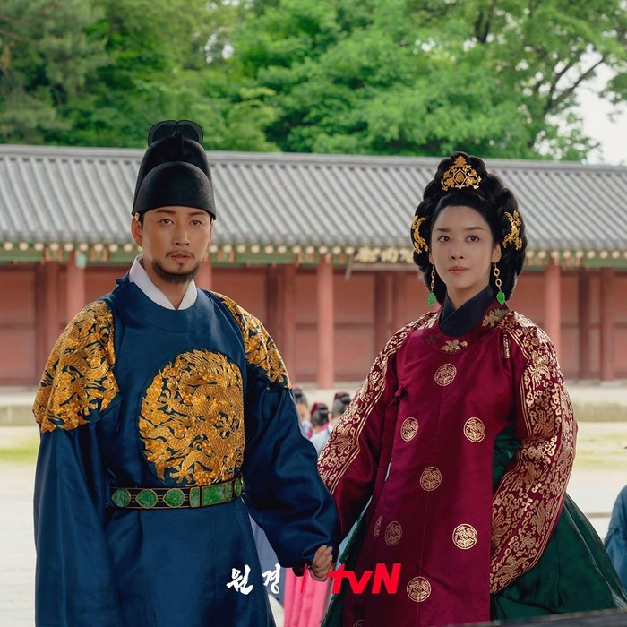 Lee Hyun Wook dan Cha Joo Young di The Queen Who Crowns/ Foto: instagram.com/tvn_drama