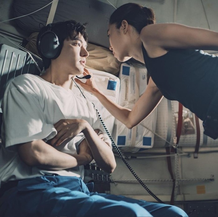 Lee Min Ho dan Gong Hyo Jin di When the Stars Gossip/ Foto: soompi.com