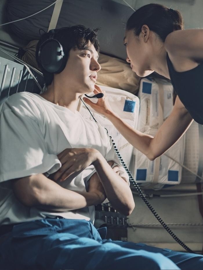 Lee Min Ho dan Gong Hyo Jin di When the Stars Gossip/ Foto: soompi.com