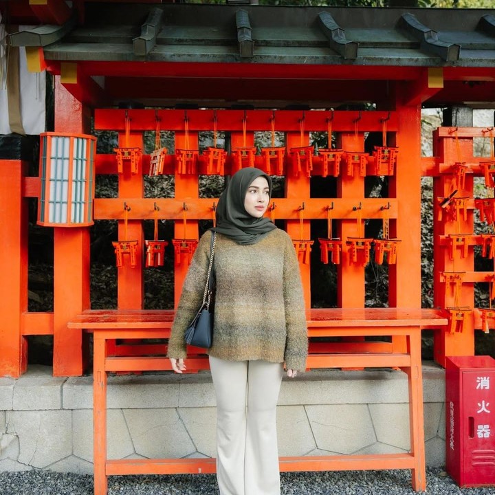 <p>Namun, belum lama ini, Miskah dan sang suami dikabarkan pindah ke luar kota. Hal tersebut diketahui langsung melalui video yang diunggah oleh adik ipar, Fadil Jaidi. (Foto: Instagram@miskashf)</p>