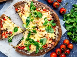 Berdiet Turunkan BB dan Ingin Tetap Makan Pizza? Ini Trik dari Ahli Gizi