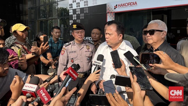 Mantan Direktur Jenderal Imigrasi Ronny Sompie mengaku dicecar 22 pertanyaan oleh penyidik KPK seputar lalu lintas keimigrasian Harun Masiku.