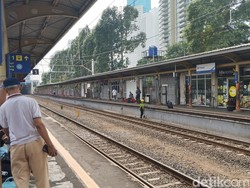 Penumpang KRL Tolak Stasiun Karet Ditutup: Jalan Jadi Lebih Jauh