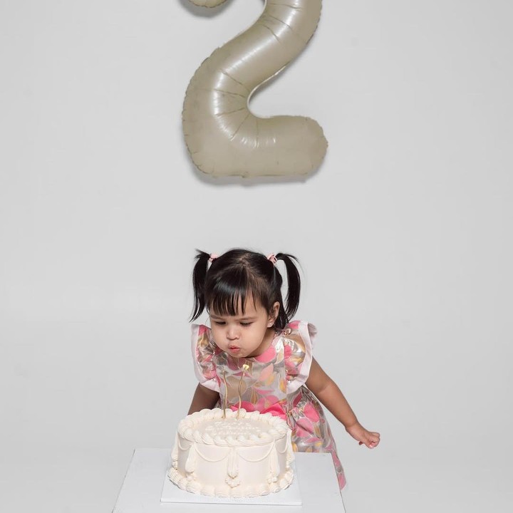 <p>"Eyyy, selamat ulang tahun anak lucu, sehat, panjang umur, semakin pintar," kata seorang netizen dengan emotikon hati. "Selamat ulang tahun Mbak Nanin sayang, panjang umur, sehat selalu," doa netizen lainnya. (Foto: Instagram: @tasyakamila)</p>