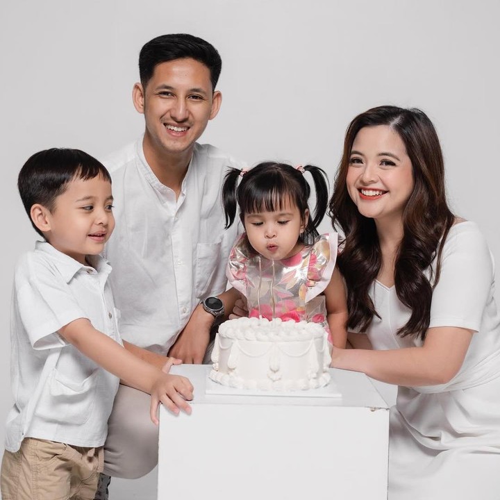 <p>"Tahun baru, usia baru. Selamat ulang tahun yang ke-2 untuk gadis manis kami," tutur Tasya seraya mengunggah potret sang putri. (Foto: Instagram: @tasyakamila)</p>