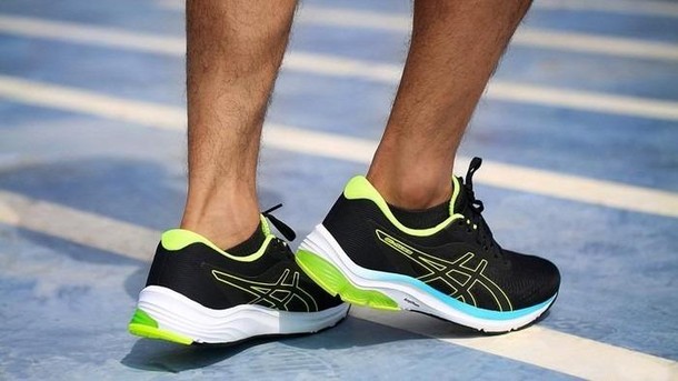 Suka Jalan-Jalan? Berikut Tips Memilih Sepatu untuk Traveling