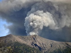 Gunung Marapi yang Mematikan Didaki 9 Pendaki Ilegal Erupsi Siang Ini