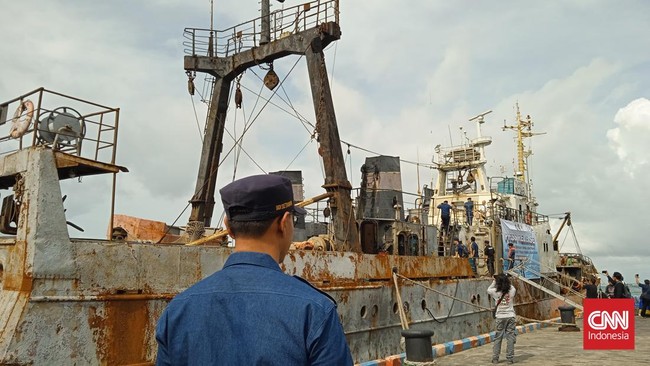 Kapal asing diduga buang limbah di perarain Kepri itu berbendera Vanuatu dan diawaki 6 ABK berkewarganegaraan Rusia.