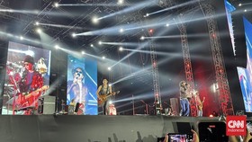 Slank Buka Konser Pasar Malam Empat Satoe: Assalamualaikum!