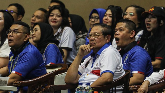 Asisten Pelatih Sampaikan Pesan SBY ke Pemain LavAni Livin Transmedia Pemilik LavAni Livin Transmedia SBY berpesan agar pemainnya menebalkan mental juara untuk menghadapi Bhayangkara Presisi di final Proliga 2025, Minggu (11/5).