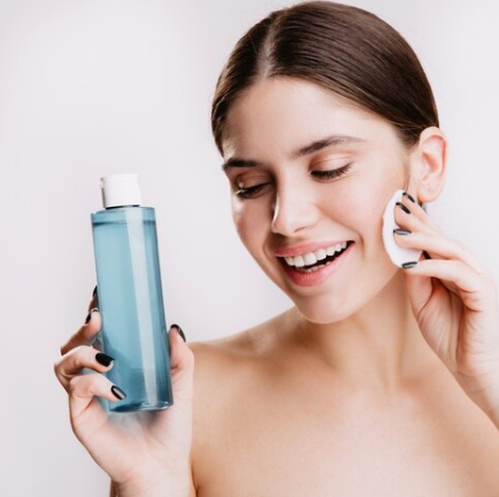 Toner untuk melindungi pH kulit / foto: freepik.com