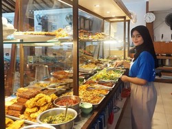 Warung Kolega: Tempat Makan Rumahan Legend di Tengah Hiruk Pikuk Kuta