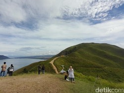 Destinasi Wisata Bukit Holbung: Harga Tiket hingga Daya Tarik di 2025