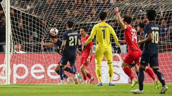 Thailand dan Vietnam bermain imbang dalam 45 menit pertama leg kedua final Piala AFF 2024 di Stadion Rajamangala, Bangkok, Minggu (5/1) malam.