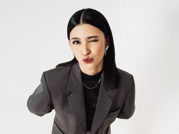 Sosok Keisha Cinantya Vokalis Baru HIVI! Pengganti Neida Aleida