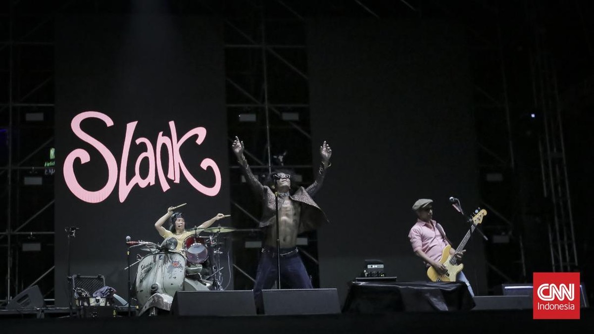 FOTO: Semarak Konser Pasar Malam Empat Satoe Slank